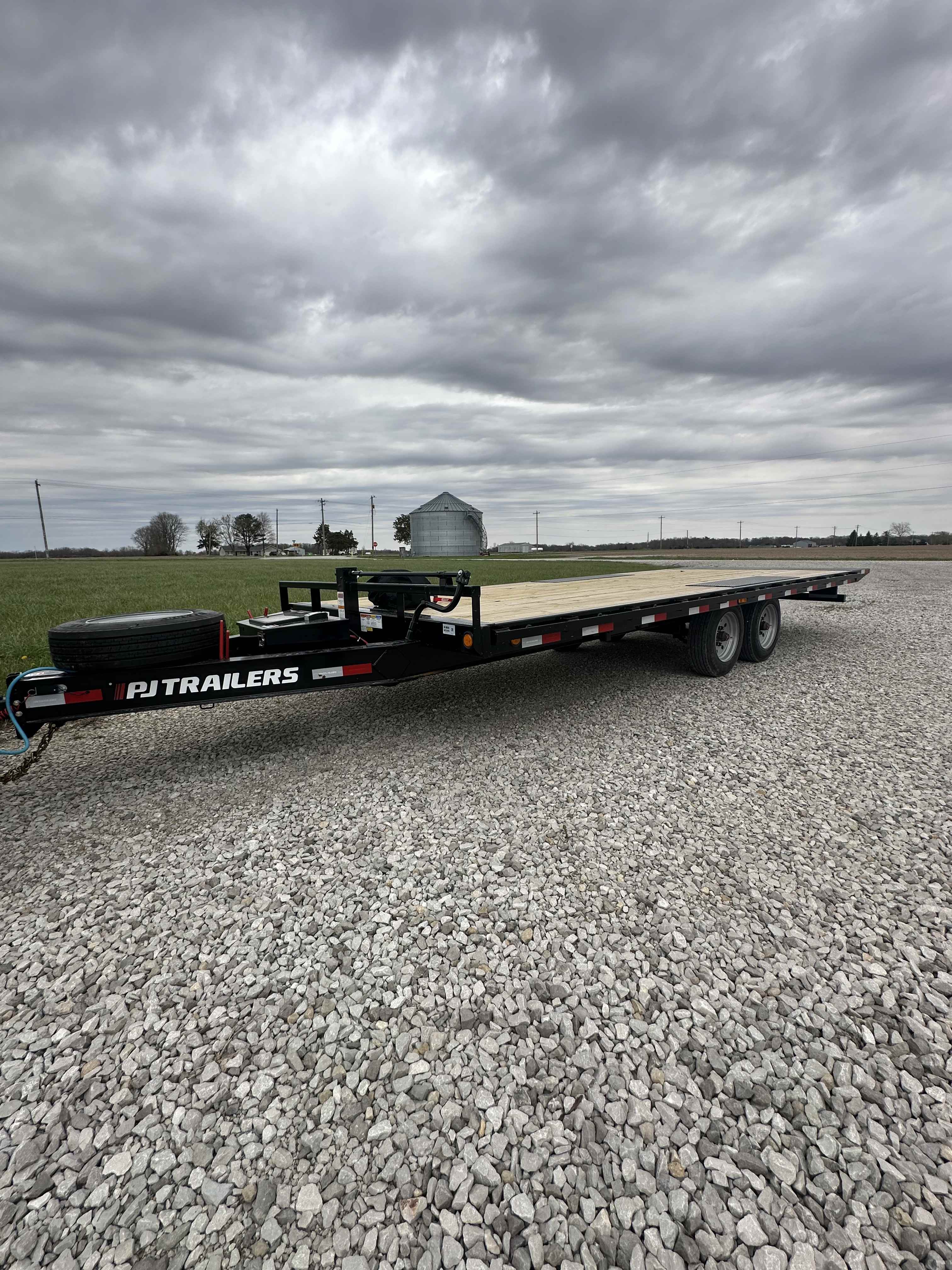 22-foot hydraulic tilt deck-over equipment trailer for rent - 14,000 lb capacity for heavy machinery, tractors, and construction equipment